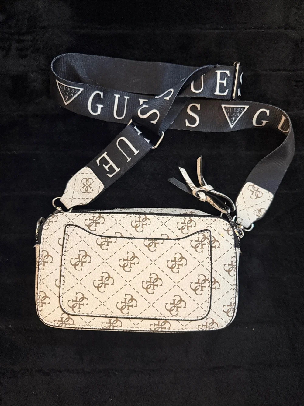 Guess crossbody messenger